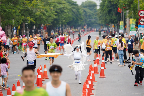 4.000 runner khắp thế giới so tài trong giải chạy marathon ‘Về miền Ví Giặm’