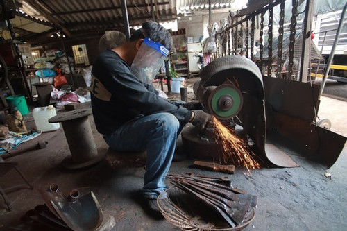 Blacksmithing in Long An on verge of extinction