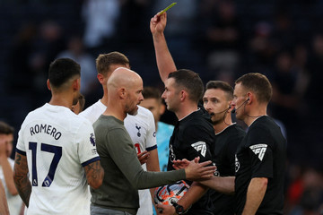 Erik ten Hag đòi phạt đền cho MU, chỉ ra lý do thua Tottenham