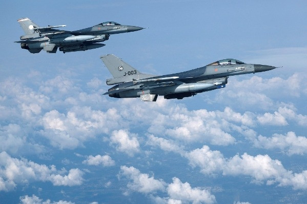 Tiêm kích F-16 đã hạ cánh ở Ukraine, ông Medvedev cảnh báo xung đột kéo dài