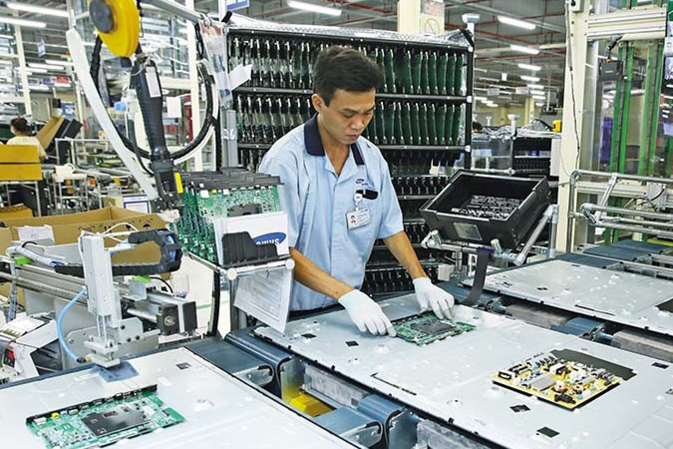 Vietnam seeks to attract large projects from global semiconductor manufacturers