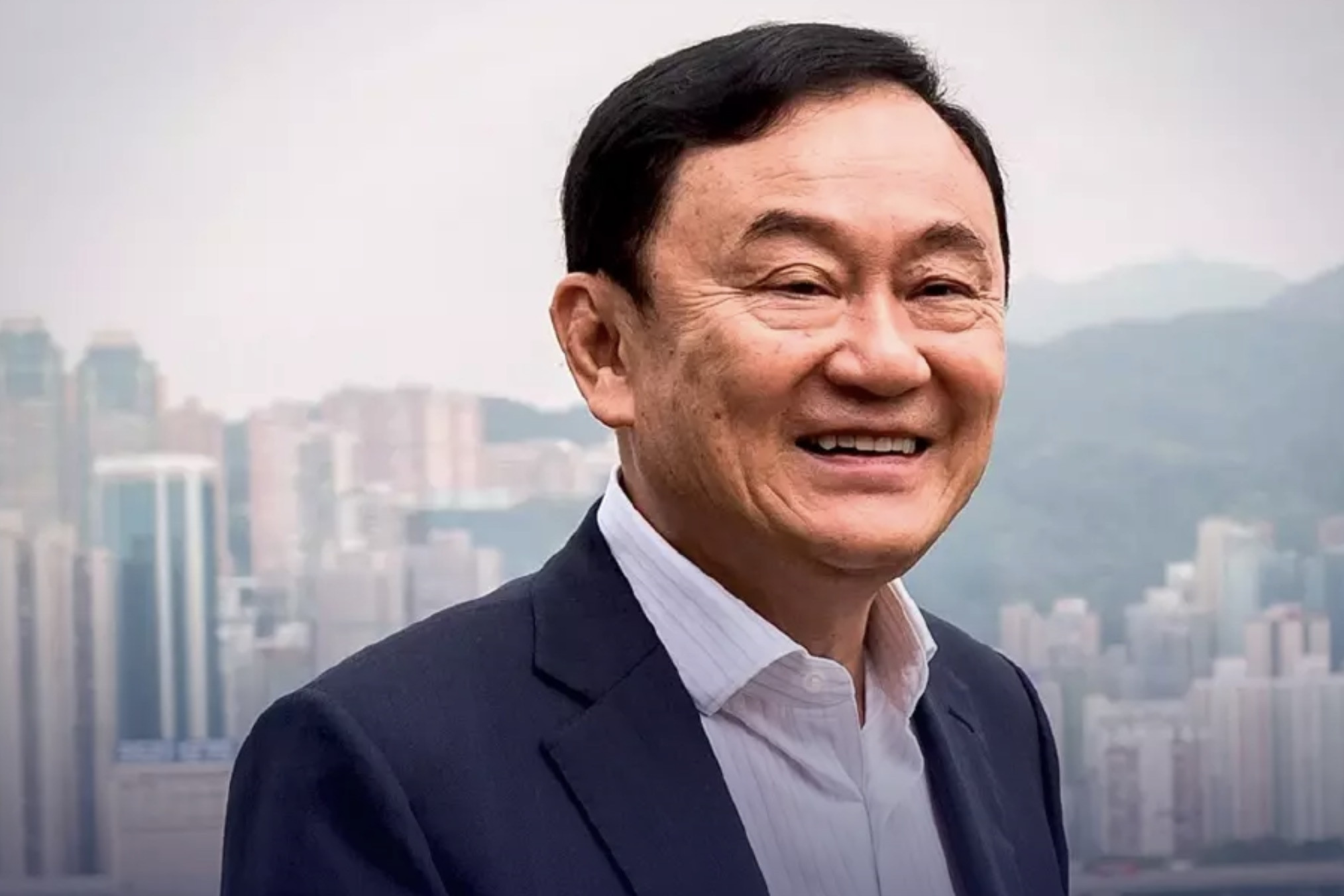 Cảnh sát cầm lệnh bắt chờ ông Thaksin tại sân bay