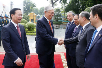 Chủ tịch nước đề nghị Kazakhstan sớm nâng cấp Hiệp định Thương mại tự do