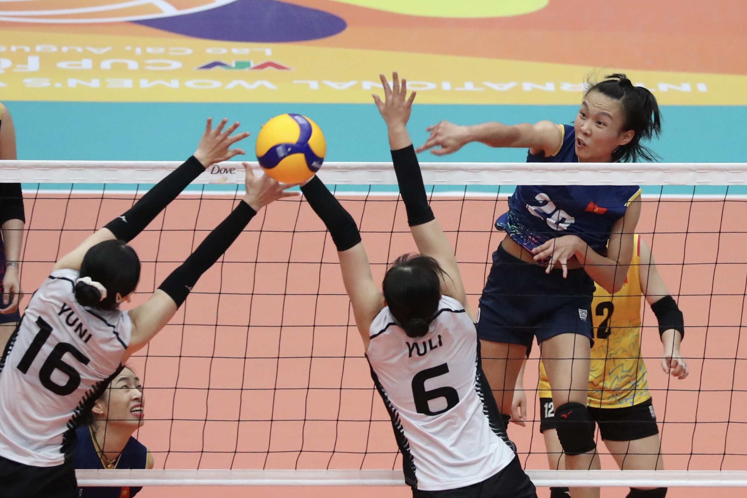 Hai đội tuyển bóng chuyền Việt Nam bất bại ở VTV Cup 2023