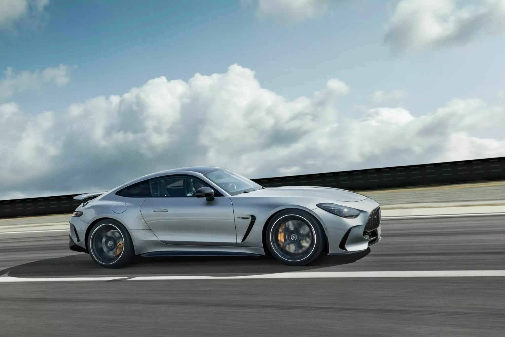Giá Xe Mercedes-Amg Gt 2024 Đắt, Khó Cạnh Tranh Với Porsche