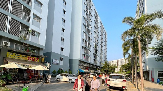 Ministry to adopt loose regulations to help more people buy social housing ảnh 1