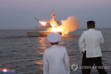 Ông Kim Jong Un xem hải quân Triều Tiên phóng thử tên lửa hành trình