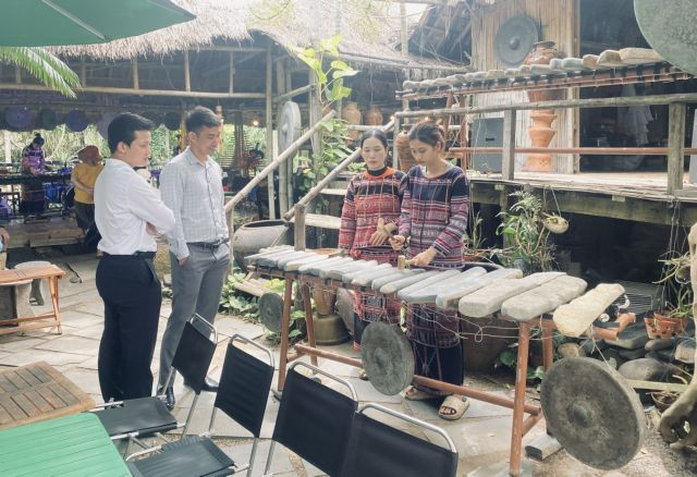 Phu Yen rocks out to sound of the lithophone