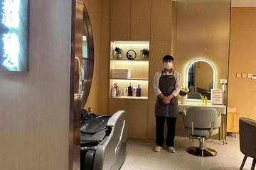 Dịch vụ ‘độc lạ’ cho khách hàng thân thiết tại nhà hàng lẩu nổi tiếng Trung Quốc
