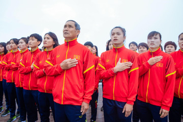 Đội tuyển nữ Việt Nam dự lễ Vu Lan ở quần thể tâm linh Fansipan