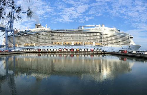 Du thuyền hiện đại bậc nhất thế giới đưa 4.000 du khách đến Bà Rịa - Vũng Tàu