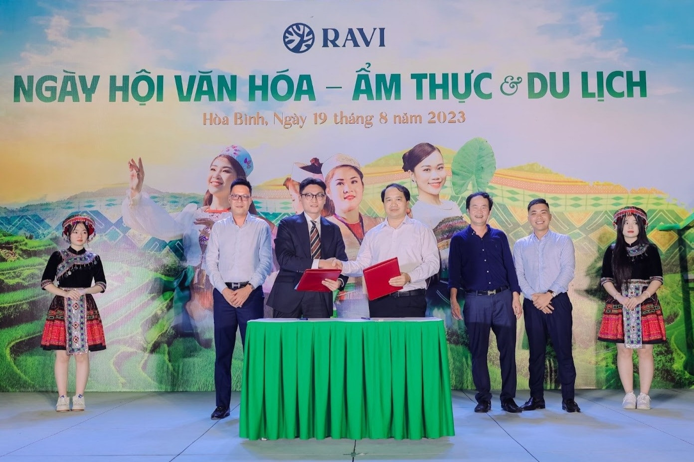 Nhiều hoạt động đặc sắc trong ngày hội văn hóa, ẩm thực Hoà Bình