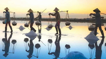 Salt-making community boosts Sa Huỳnh heritage conservation