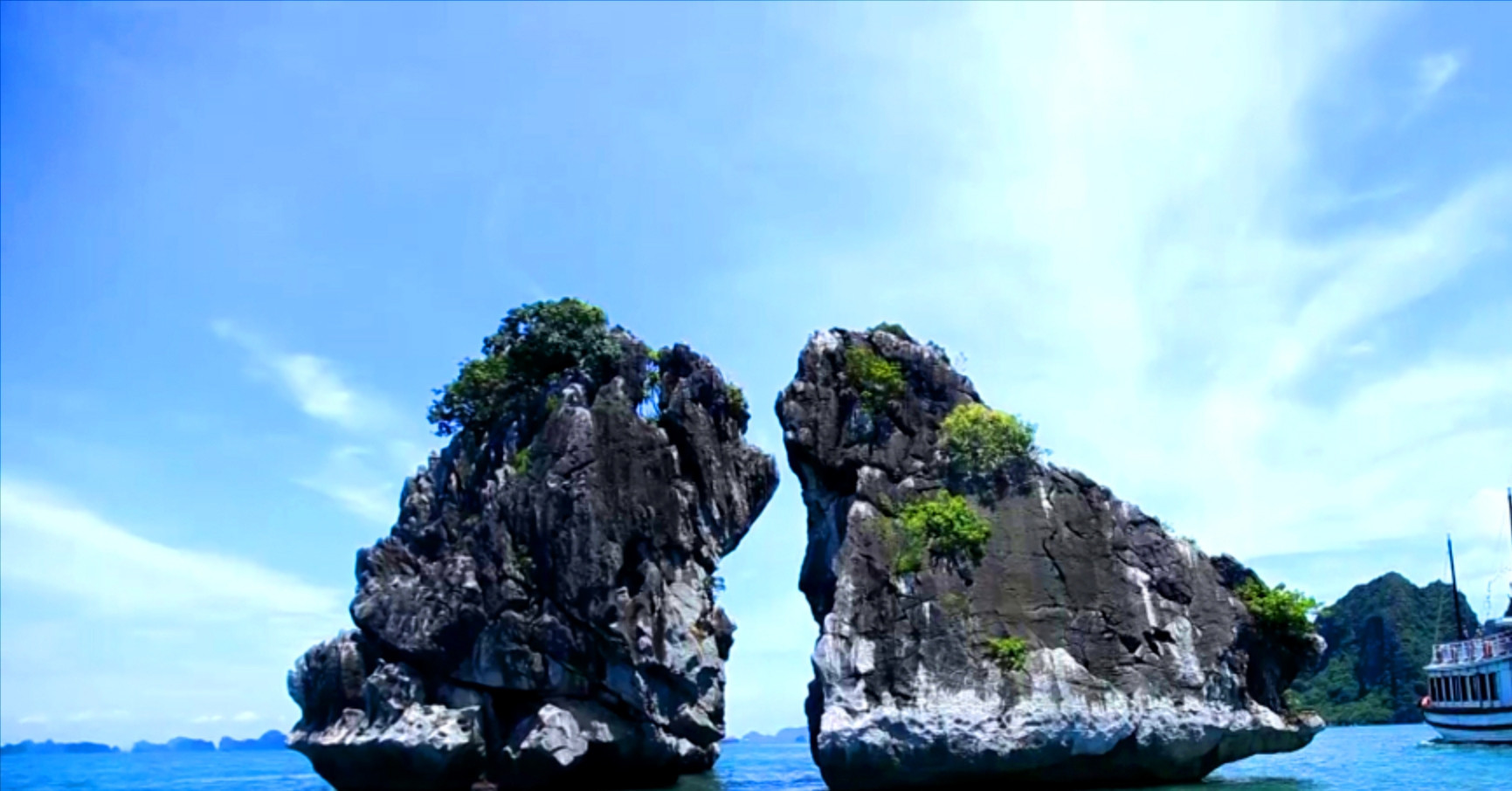 Trong Mai islet: Ha Long Bay’s symbol is in danger of collapse