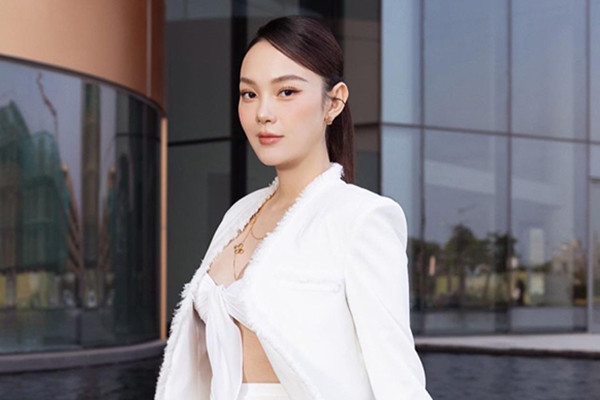 Minh Hằng hạnh phúc đón con trai đầu lòng với chồng doanh nhân