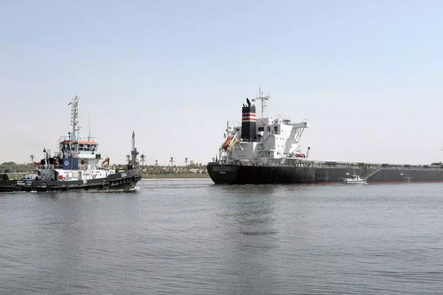 Hai tàu chở nhiên liệu đâm vào nhau ở kênh đào Suez