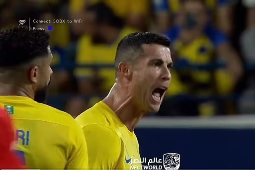 Ronaldo tức giận hét vào mặt trọng tài sau trận thắng của Al Nassr
