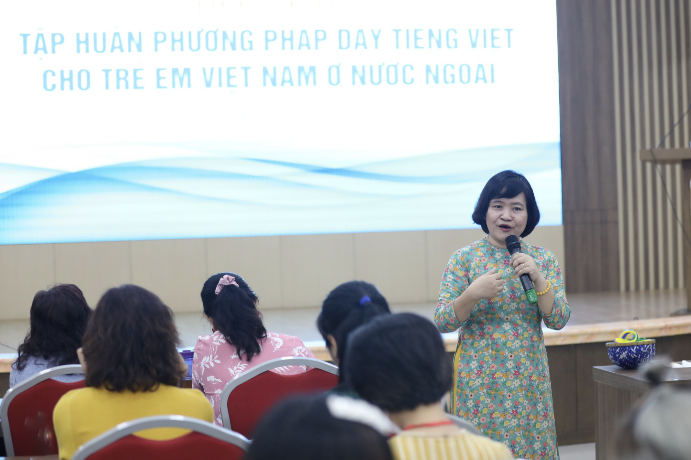 Tập huấn với tác giả bộ sách 
