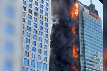 Tòa nhà 27 tầng bốc cháy dữ dội, người dân hốt hoảng tháo chạy