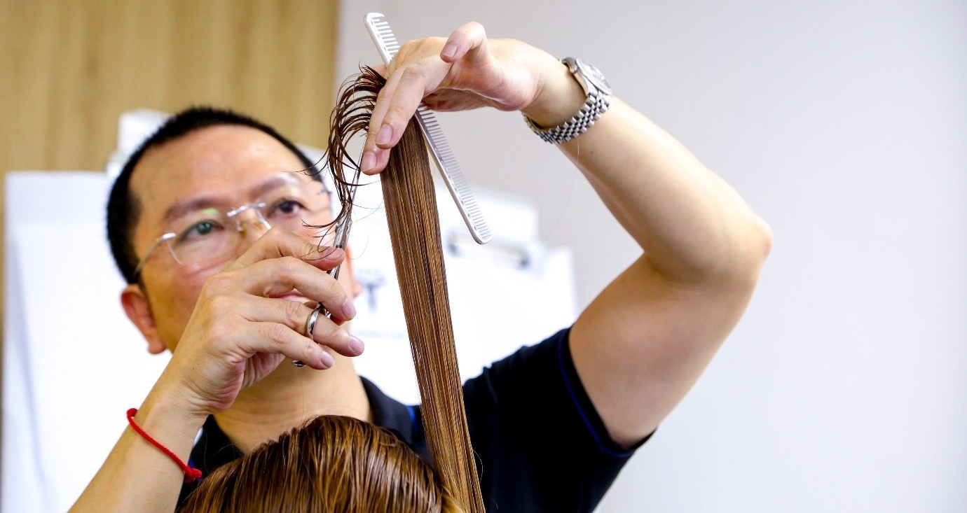 ベトナムの美容師のための「オーダーメイド」理髪ハサミ
