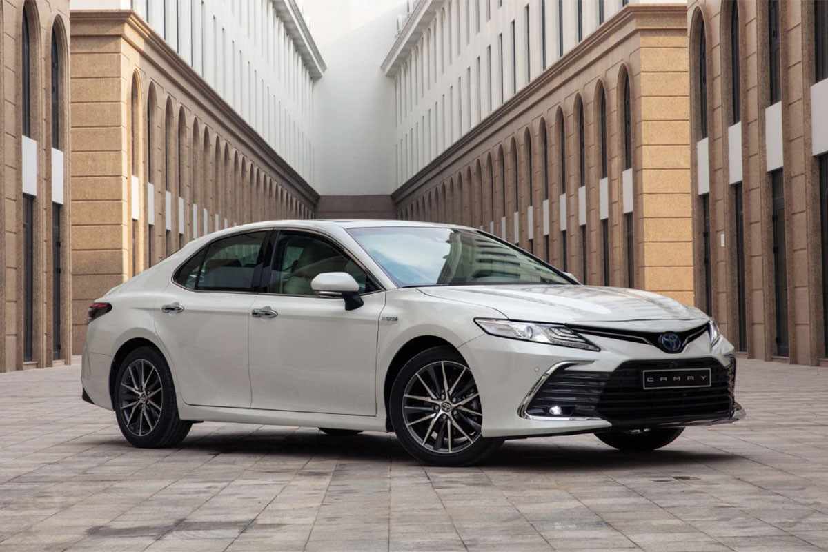 Tầm giá 1 tỷ đồng có thể chọn mua những mẫu xe sedan hạng D nào ngoài Mazda 6?