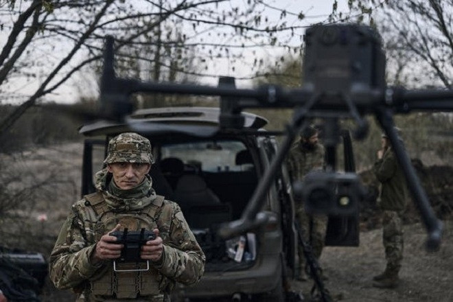 UAV Ukraine thả thiết bị nổ xuống tỉnh biên giới của Nga
