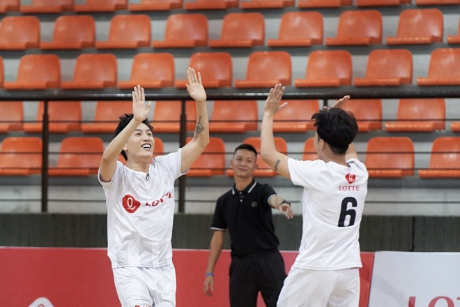 Dàn sao cực xịn quy tụ tại show bóng đá Lotte Futsal Allstar Challenge