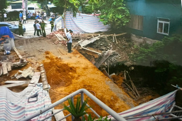 Khởi tố chủ thầu xây dựng trong vụ sập bờ kè gây chết người ở Quảng Ninh