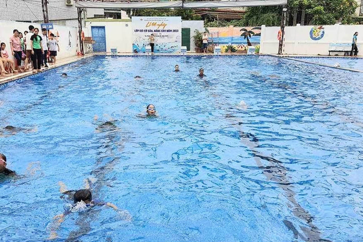 Nam sinh Nghệ An tử vong trong bể bơi trường học