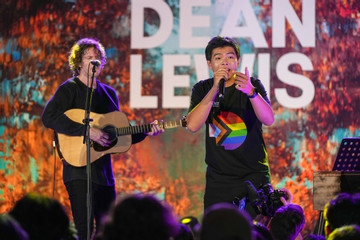 Siêu sao Australia Dean Lewis song ca cùng vé vàng Vietnam Idol