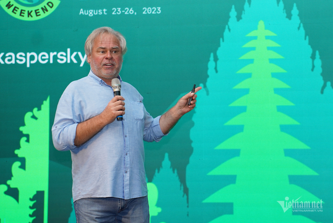 W Ai Eugene Kaspersky 1 1099