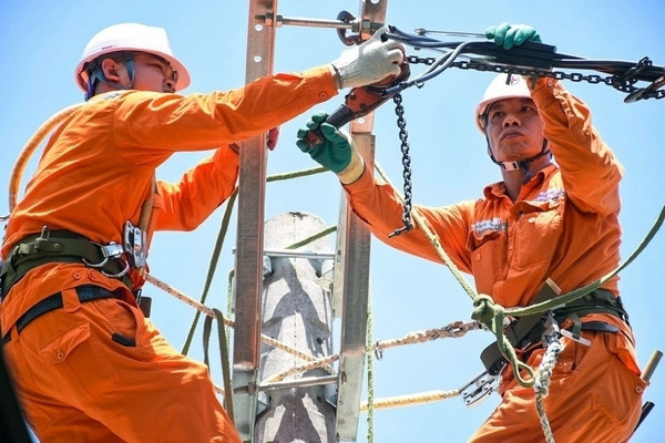 Bản tin kinh tế 25/8: Lập phương án điều chỉnh giá điện; xử lý 'tín dụng đen'