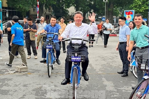 Hanoi officially launches public bike rental service