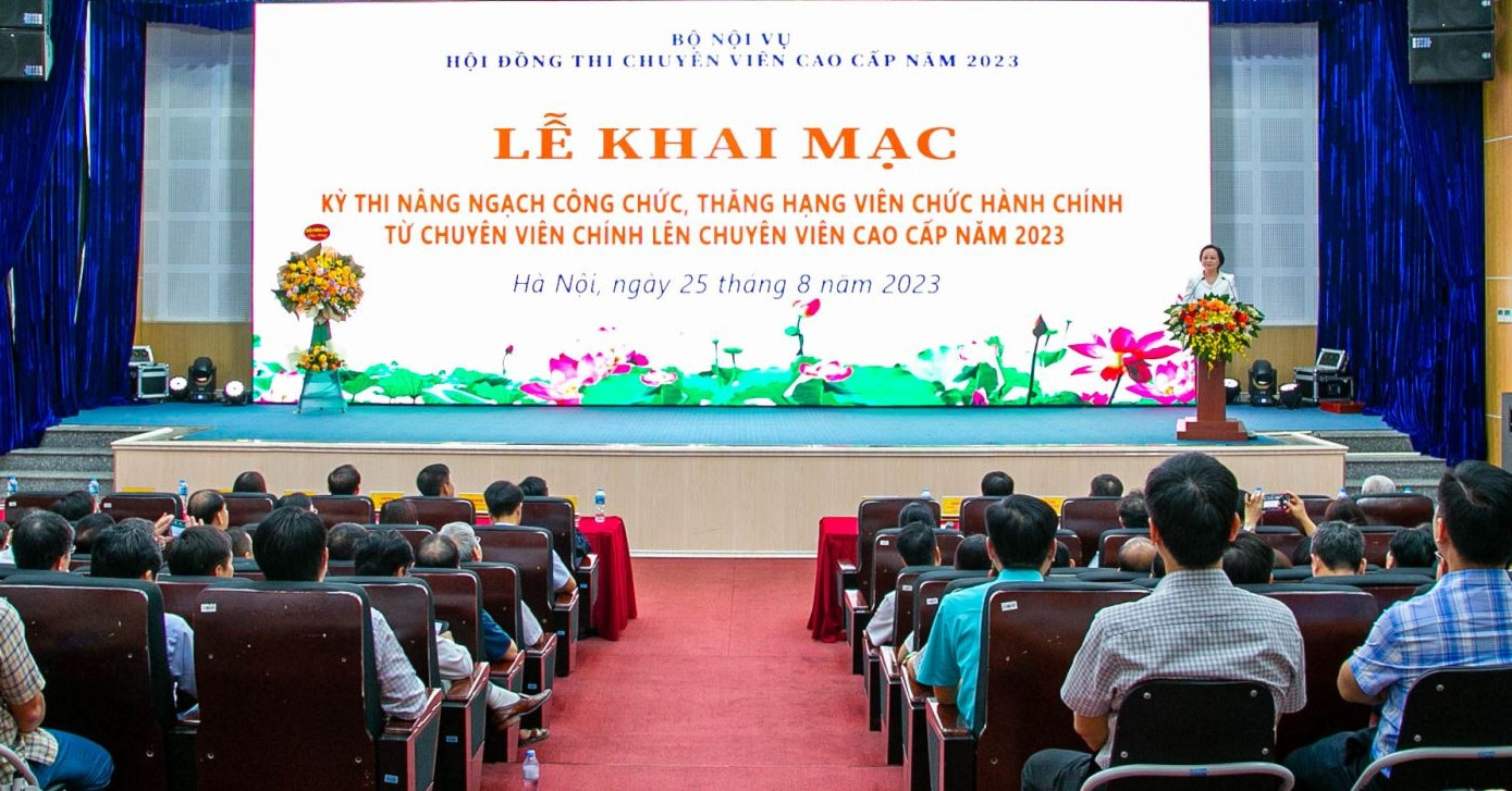 Kỳ thi đặc biệt của hơn 1.200 công chức, viên chức