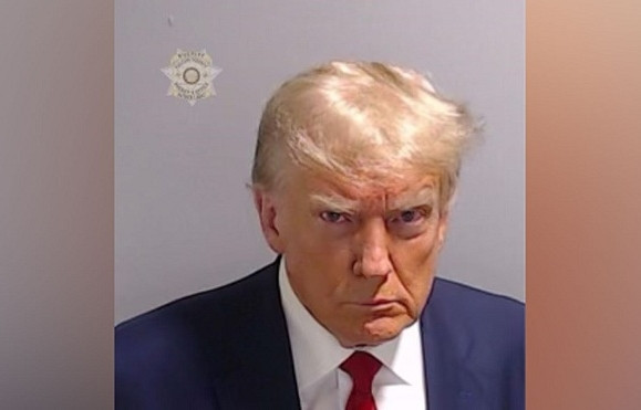 Ông Trump trình diện tại nhà tù ở bang Georgia, rời đi sau 20 phút