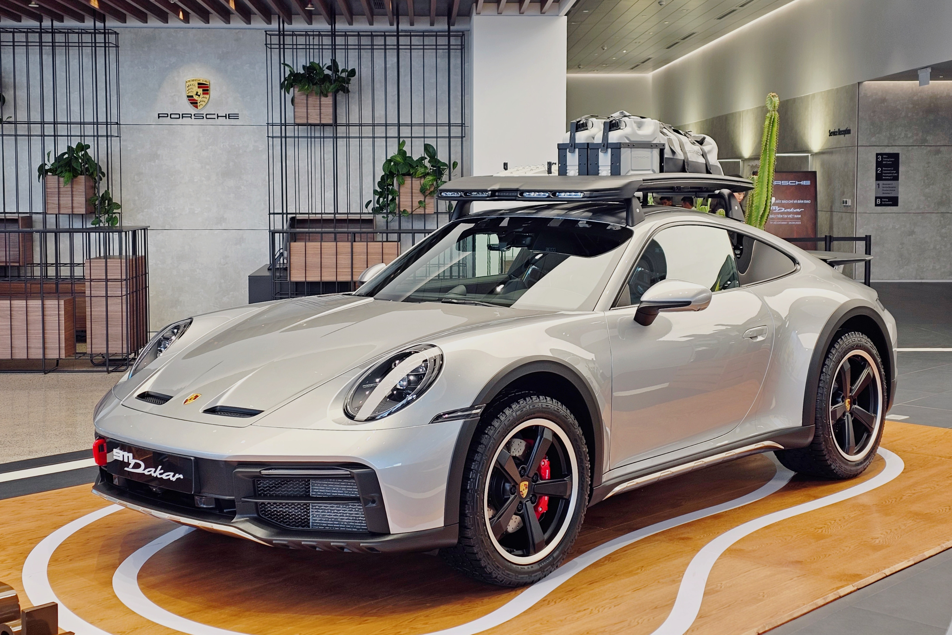 Đại gia Hải Phòng tậu siêu xe Posrche 911 Dakar đầu tiên, giá gần 16 tỷ đồng