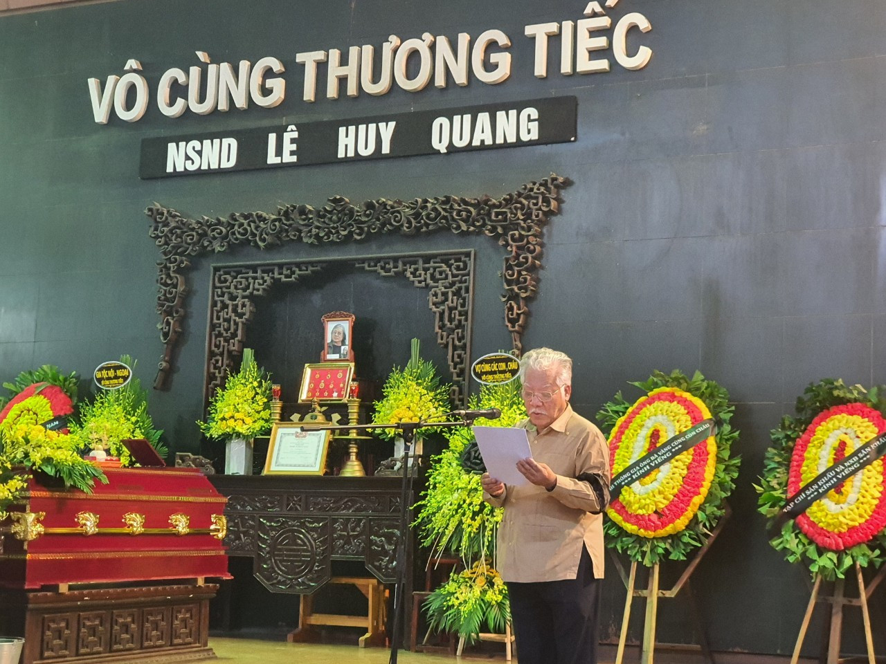 Tiễn biệt nhà thơ, họa sĩ 'guốc mộc' NSND Lê Huy Quang ảnh 3