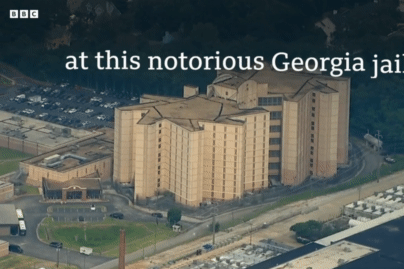 Video cuộc trình diện tại nhà tù Georgia của ông Trump