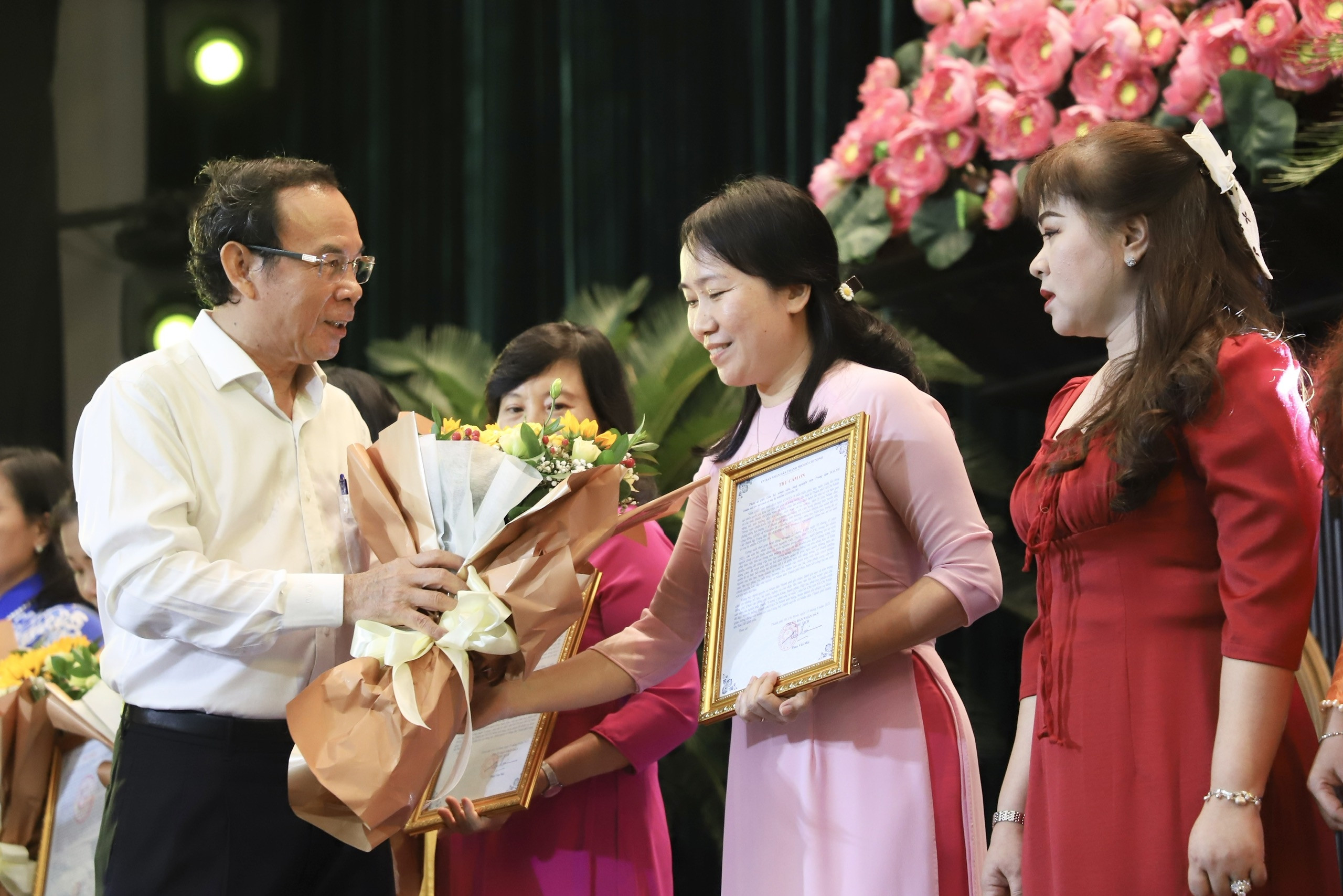 Bí thư TP.HCM: ‘Đau thương từ Covid-19 đã dịu, nhưng lòng nhân ái còn sáng mãi’