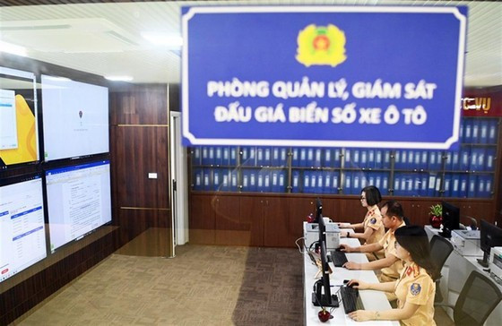 Car license plate auction to be re-conducted in September ảnh 2