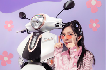 Diễn viên Ngọc Huyền, hotgirl Zika khoe nhan sắc ‘kẹo ngọt’ bên chiếc xe mới