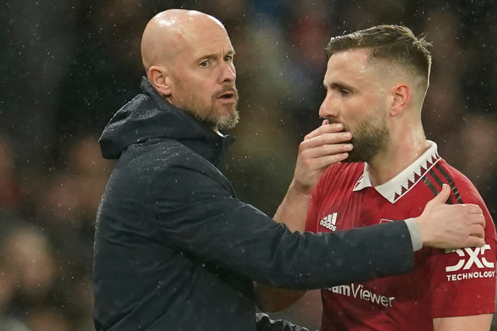 MU xác nhận không ký thêm tiền đạo, tìm người thay Luke Shaw