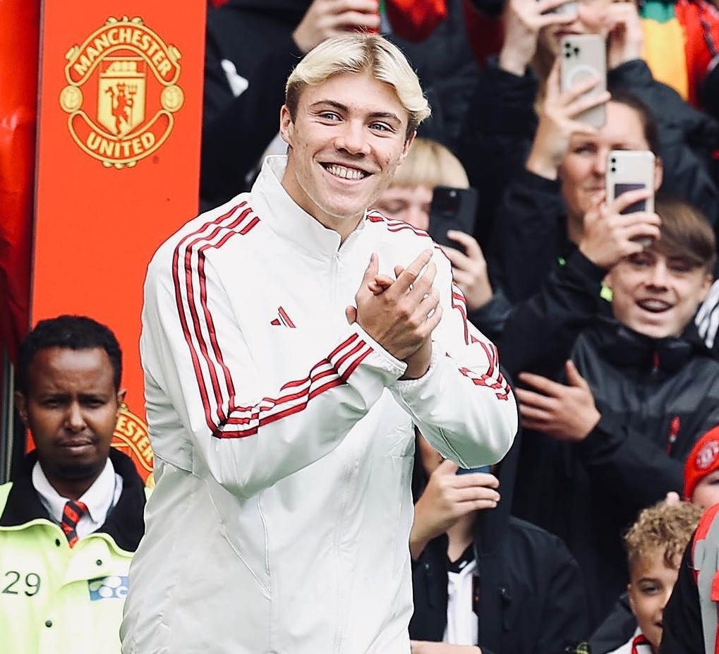 MU xác nhận không ký thêm tiền đạo, tìm người thay Luke Shaw