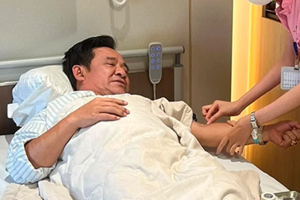 Quang Tèo nhập viện, BTV Hoài Anh dịu dàng qua ống kính con gái