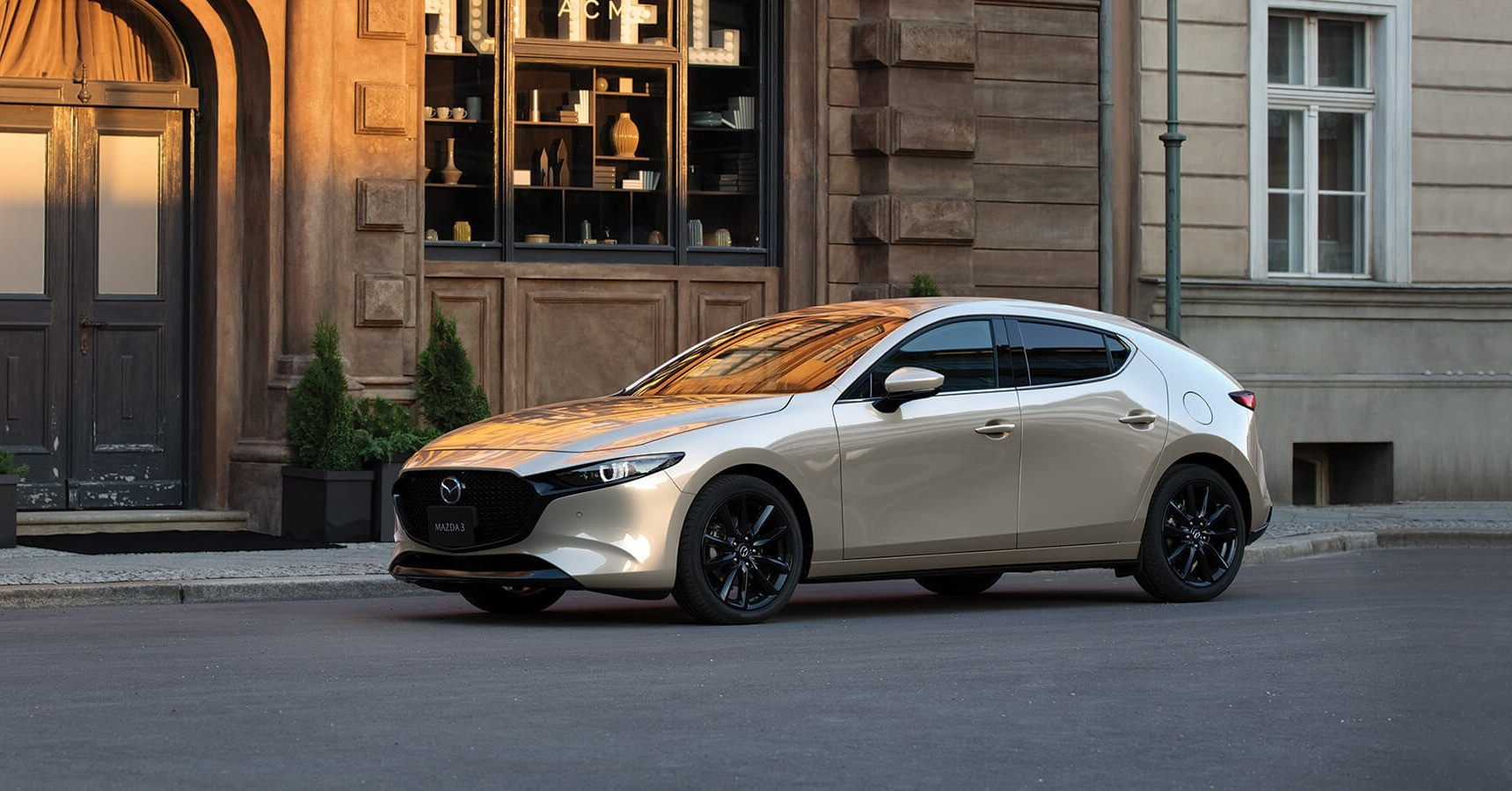 Giá xe 600 triệu đồng, Mazda3 phải cạnh tranh với những mẫu xe nào?