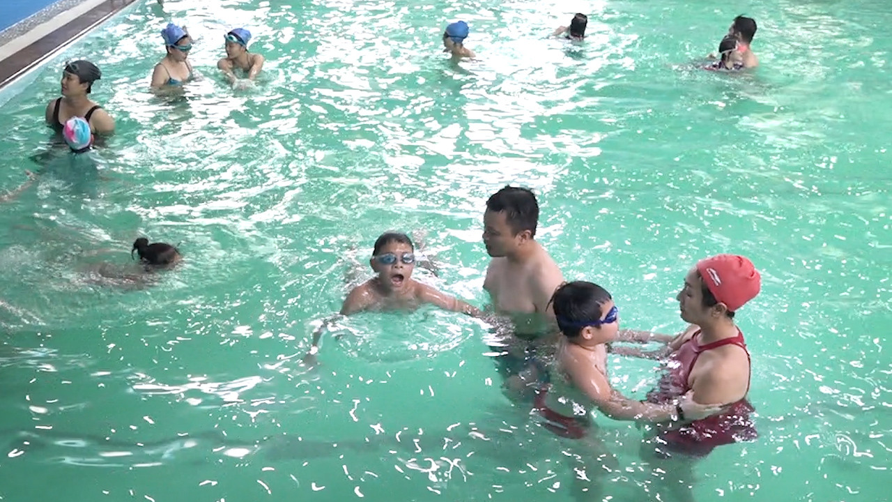 Lớp học bơi vui vẻ, hoàn toàn miễn phí ở Hà Nội