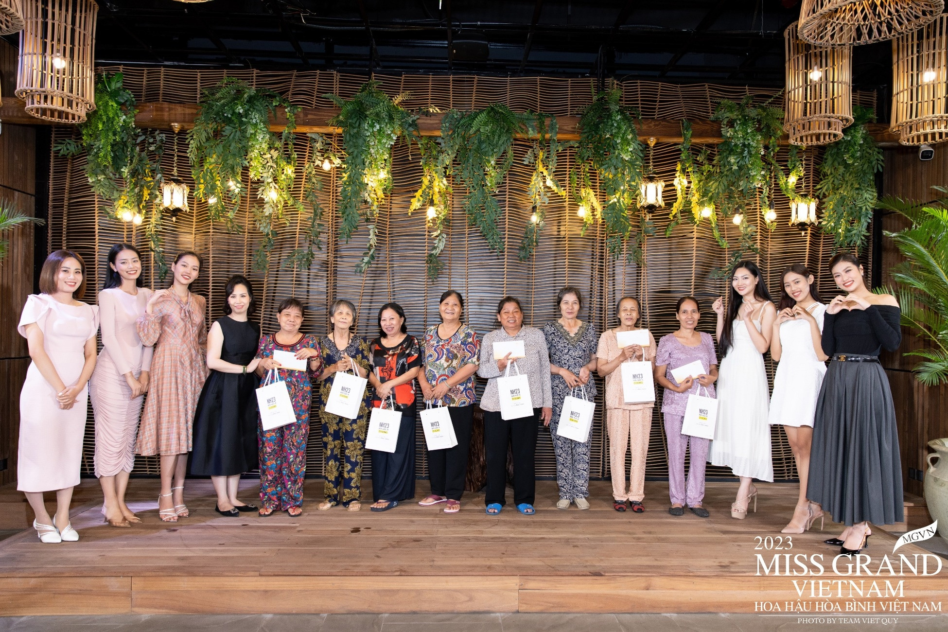 Thí sinh Miss Grand Vietnam 2023 tặng phụ nữ khó khăn một ngày đặc biệt