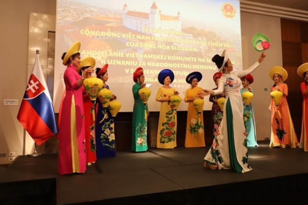 Vietnam community in Slovakia congratulated on being 14th ethnic minority group