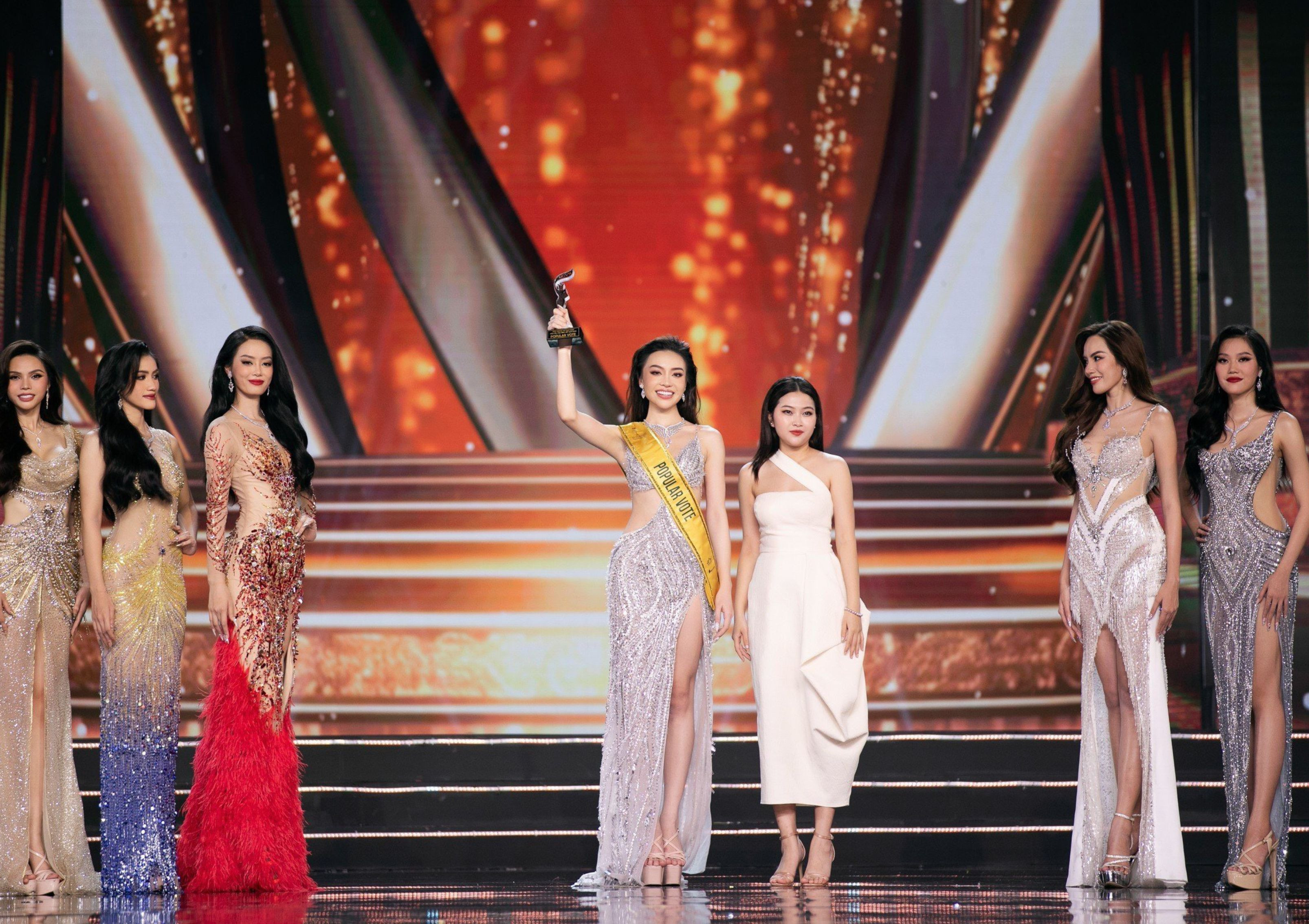 Sự cố Miss Grand Vietnam 2023: Nghe nhầm kết quả, trượt ngã, ứng xử lúng túng