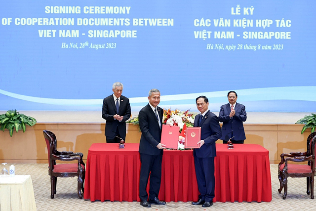 vietnam and singapore sign seven cooperation documents in hanoi picture 1